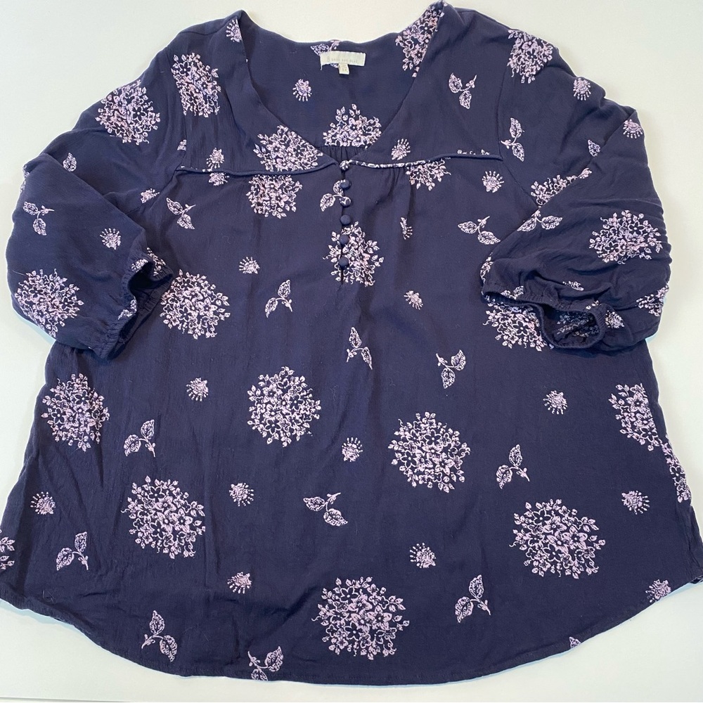 B Skies Are Blue Navy Peasant Style Top Size 1x, 3/4 Sleeves, Flowy, Floral